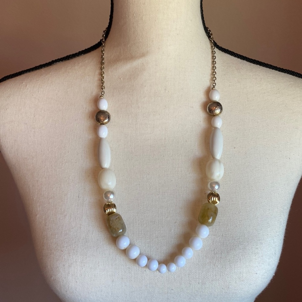 🎁 3 for $15. Costume faux lace agate pearl concho beads white beaded necklace